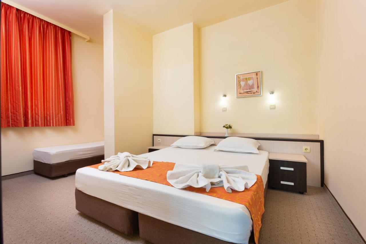 Hotel Julia Sveti Vlas Buitenkant foto