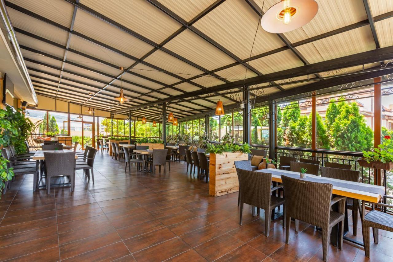 Hotel Julia Sveti Vlas Buitenkant foto