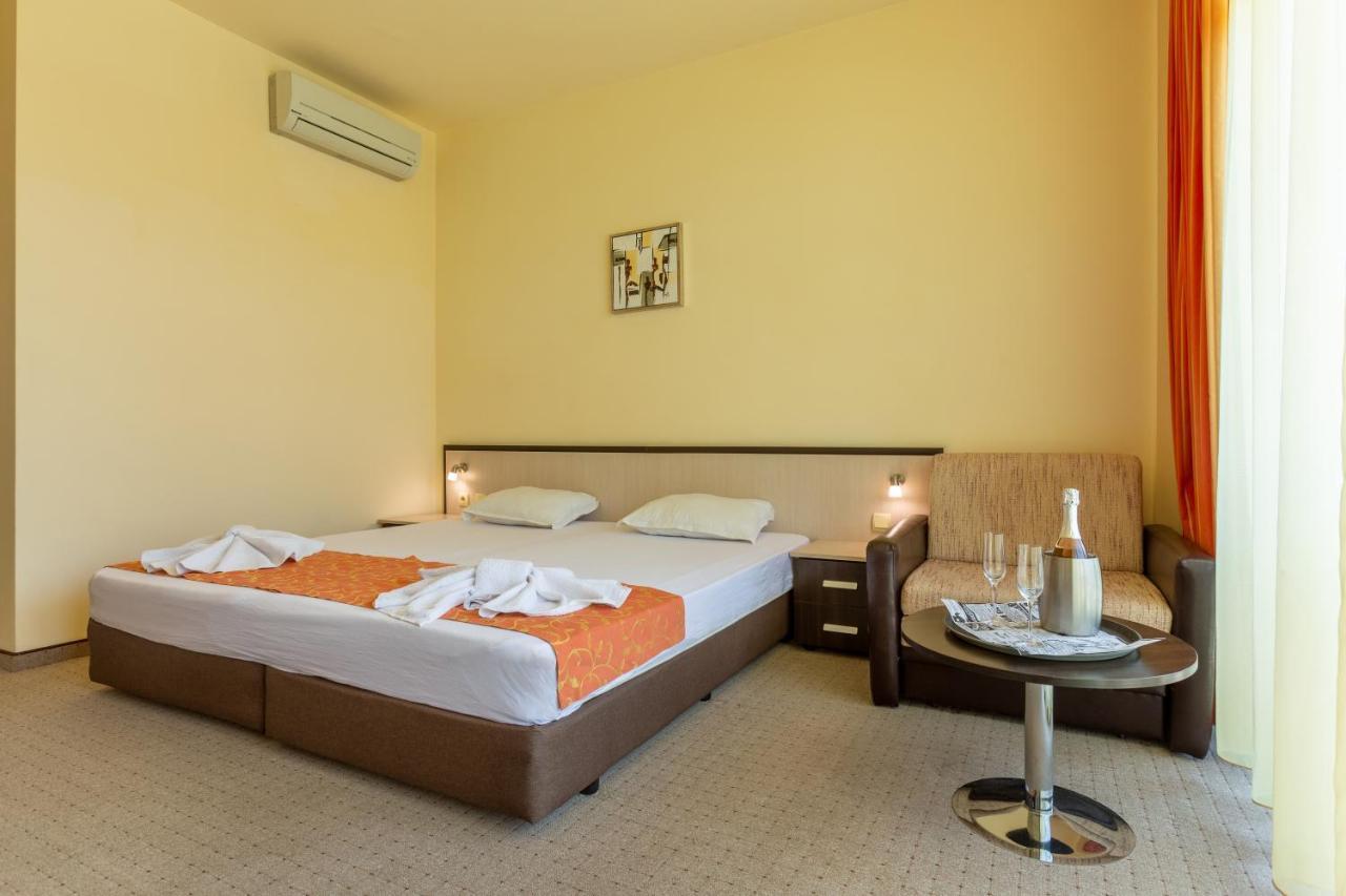 Hotel Julia Sveti Vlas Buitenkant foto