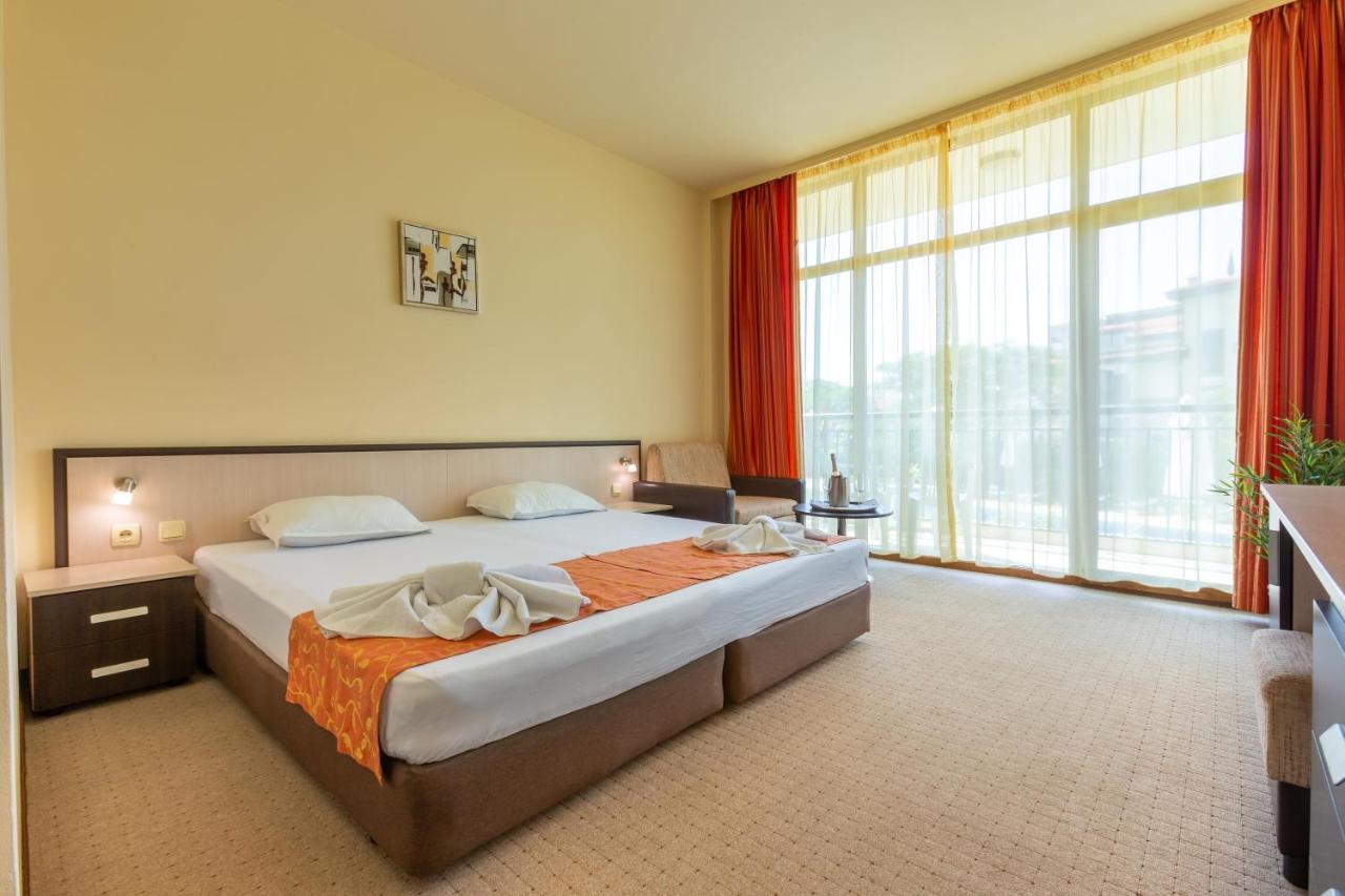 Hotel Julia Sveti Vlas Buitenkant foto