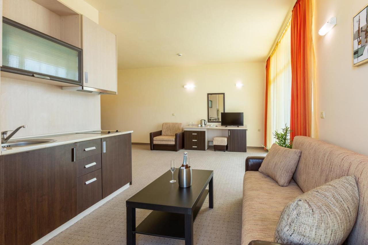 Hotel Julia Sveti Vlas Buitenkant foto