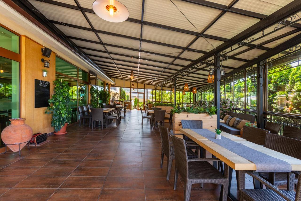 Hotel Julia Sveti Vlas Buitenkant foto