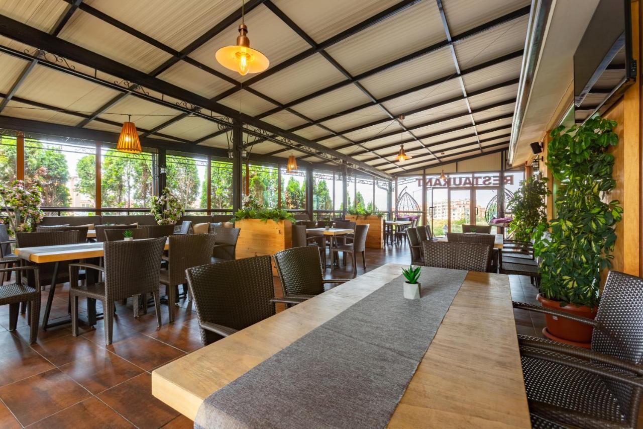 Hotel Julia Sveti Vlas Buitenkant foto